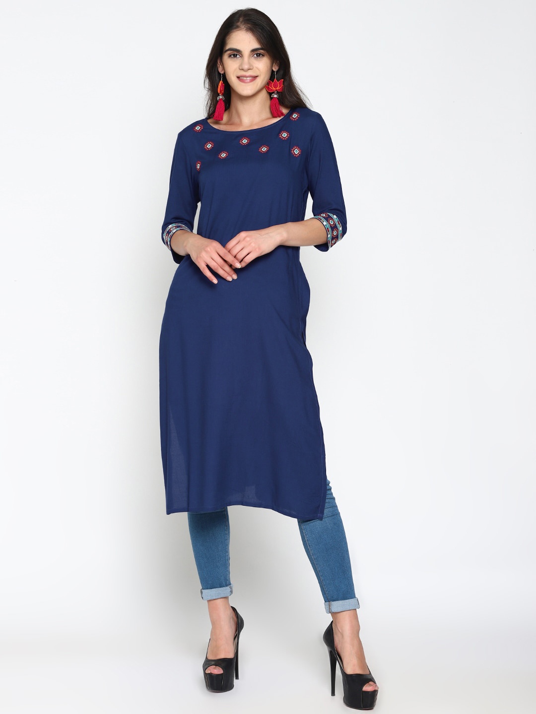 

UNTUNG Geometric Embroidered Boat Neck Kurta, Blue