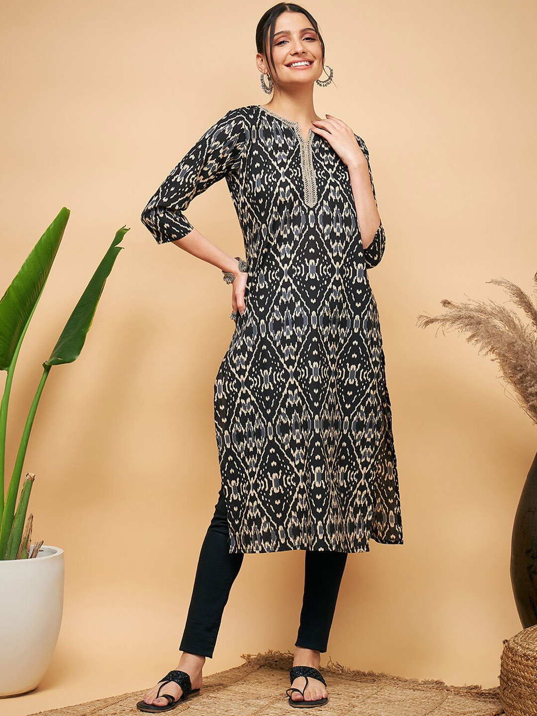 

InWeave Ethnic Motifs Printed Cotton Straight Kurta, Black