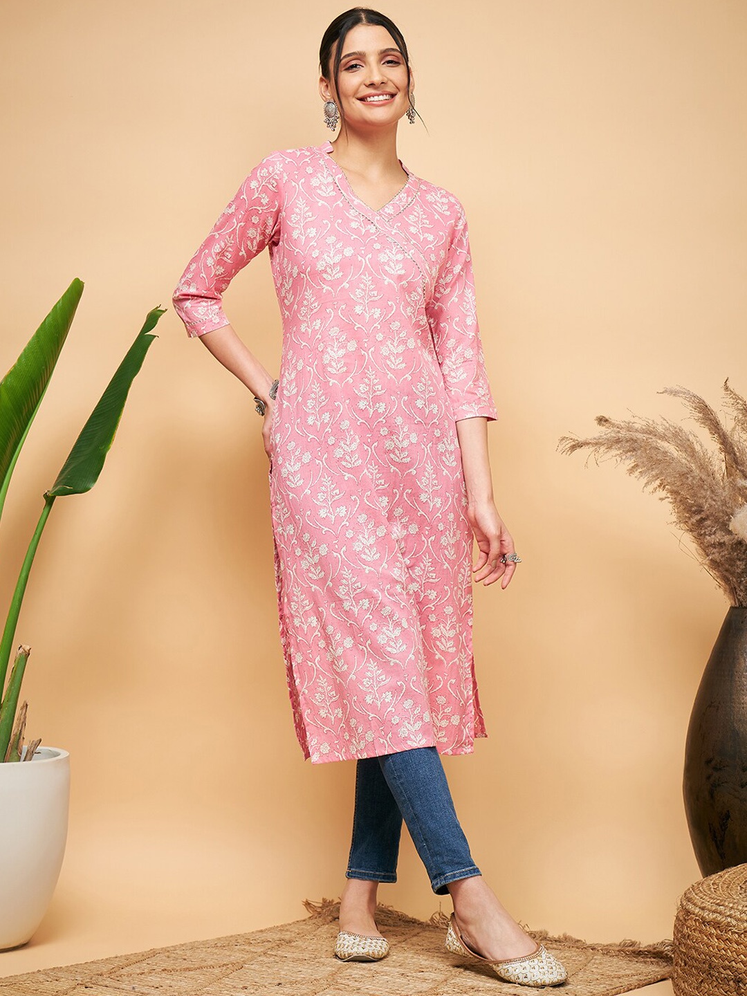 

InWeave Ethnic Motifs Printed V-Neck Gotta Patti Cotton Straight Kurta, Pink