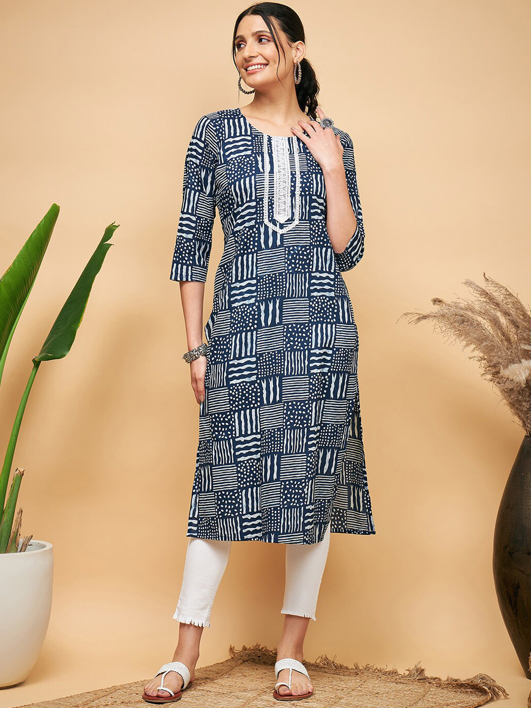 

InWeave Abstract Printed Thread Work Detailed Round Neck Kurta, Blue