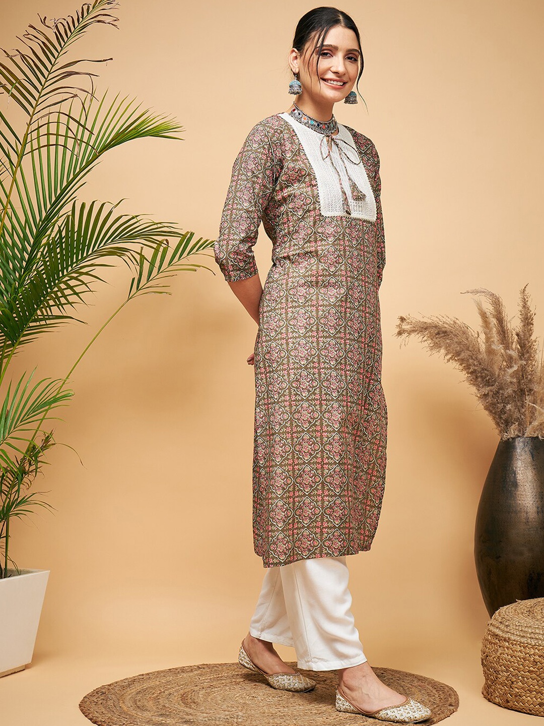

InWeave Ethnic Motifs Printed Thread Work Detailed Round Neck Kurta, Green