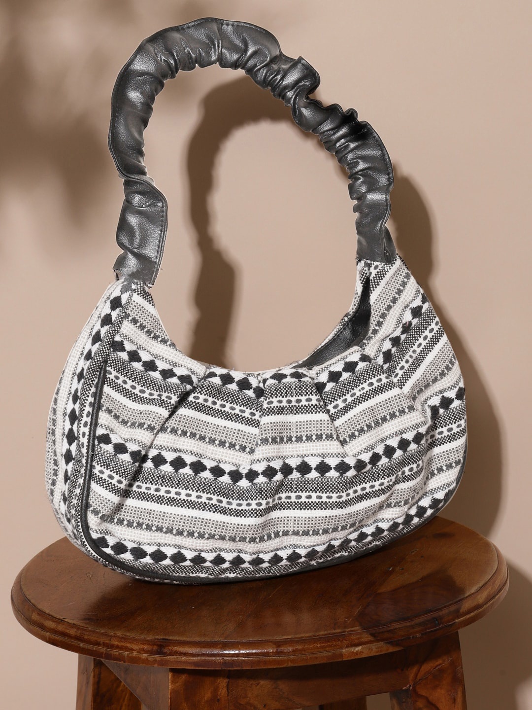 

DEEBACO Geometric Printed Half Moon Handheld Bag, Grey