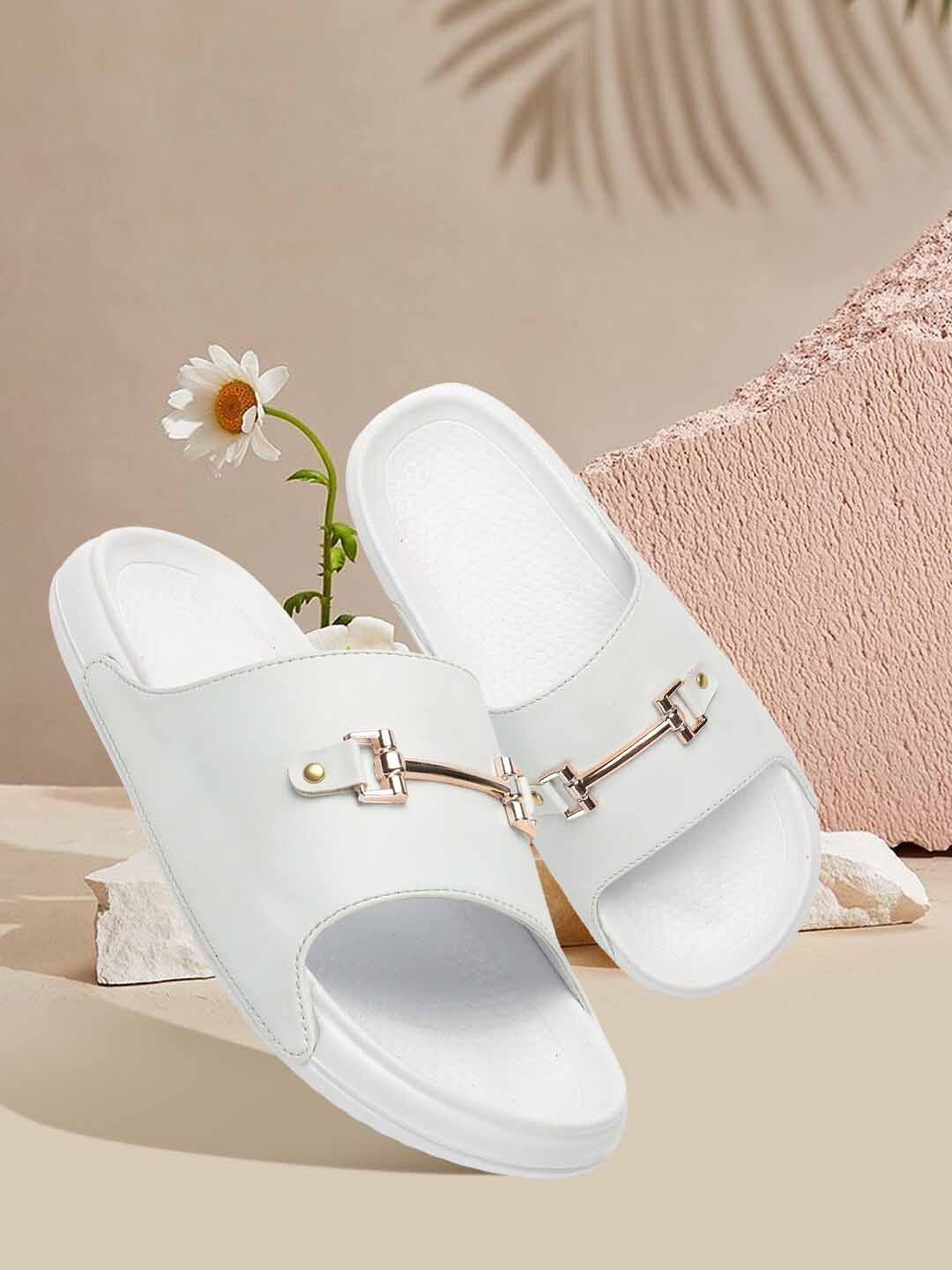 

PERY PAO Men Embellished Horsebit Sliders, White