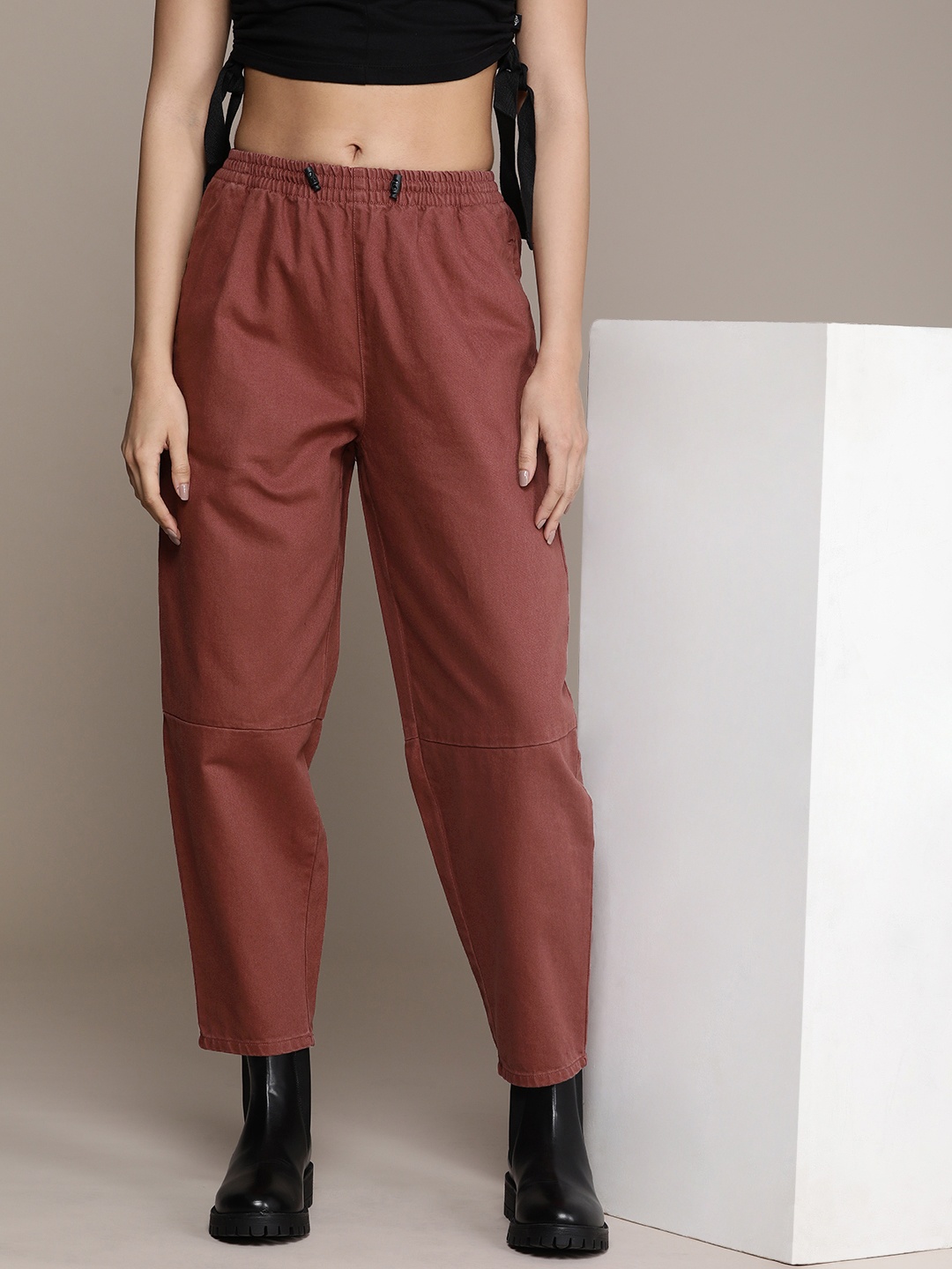

The Roadster Life Co. Women Solid Mid-Rise Pure Cotton Regular Trousers, Rust