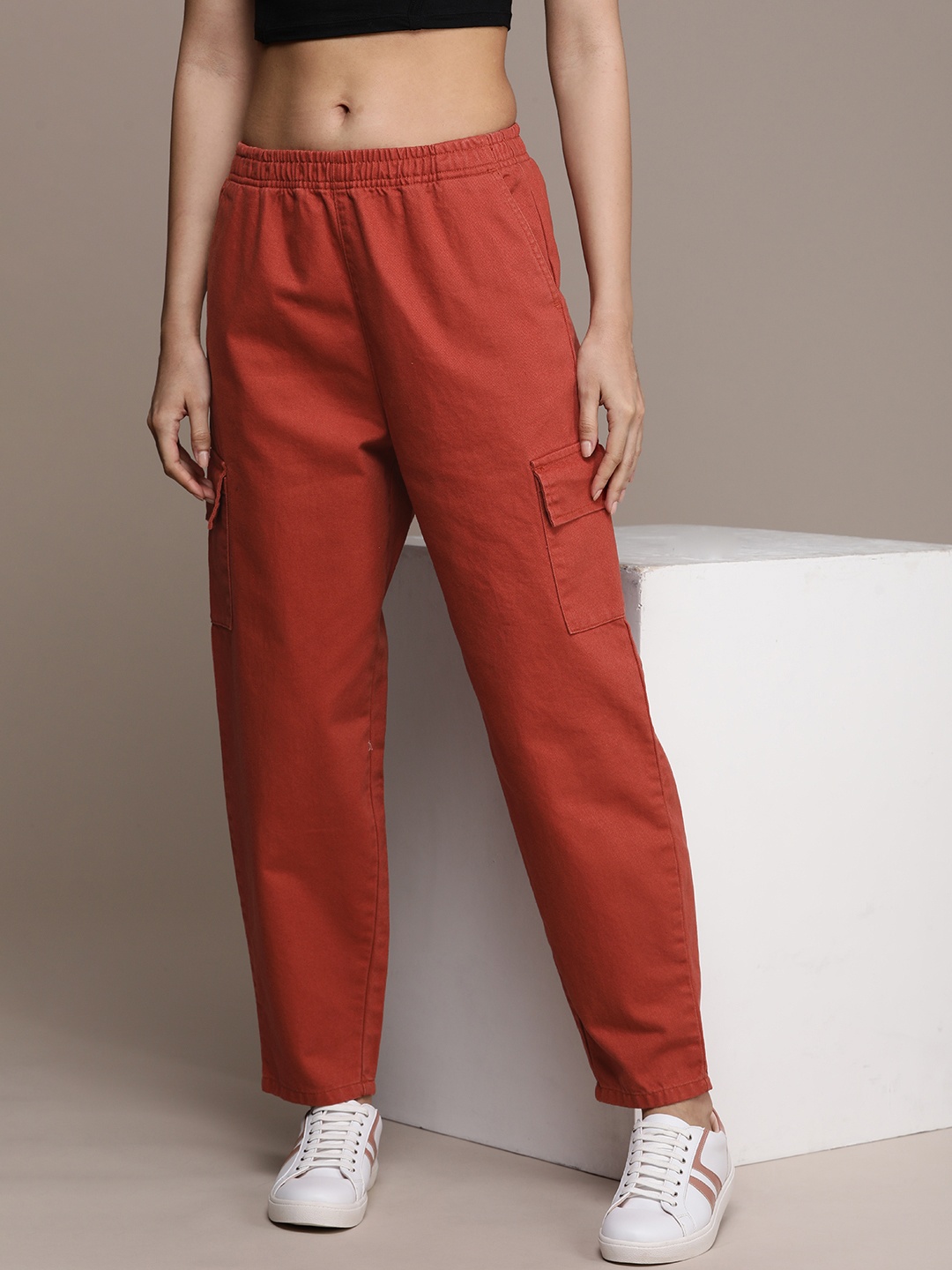 

The Roadster Life Co. Women Pure Cotton Pleated Mid-Rise Trousers, Rust