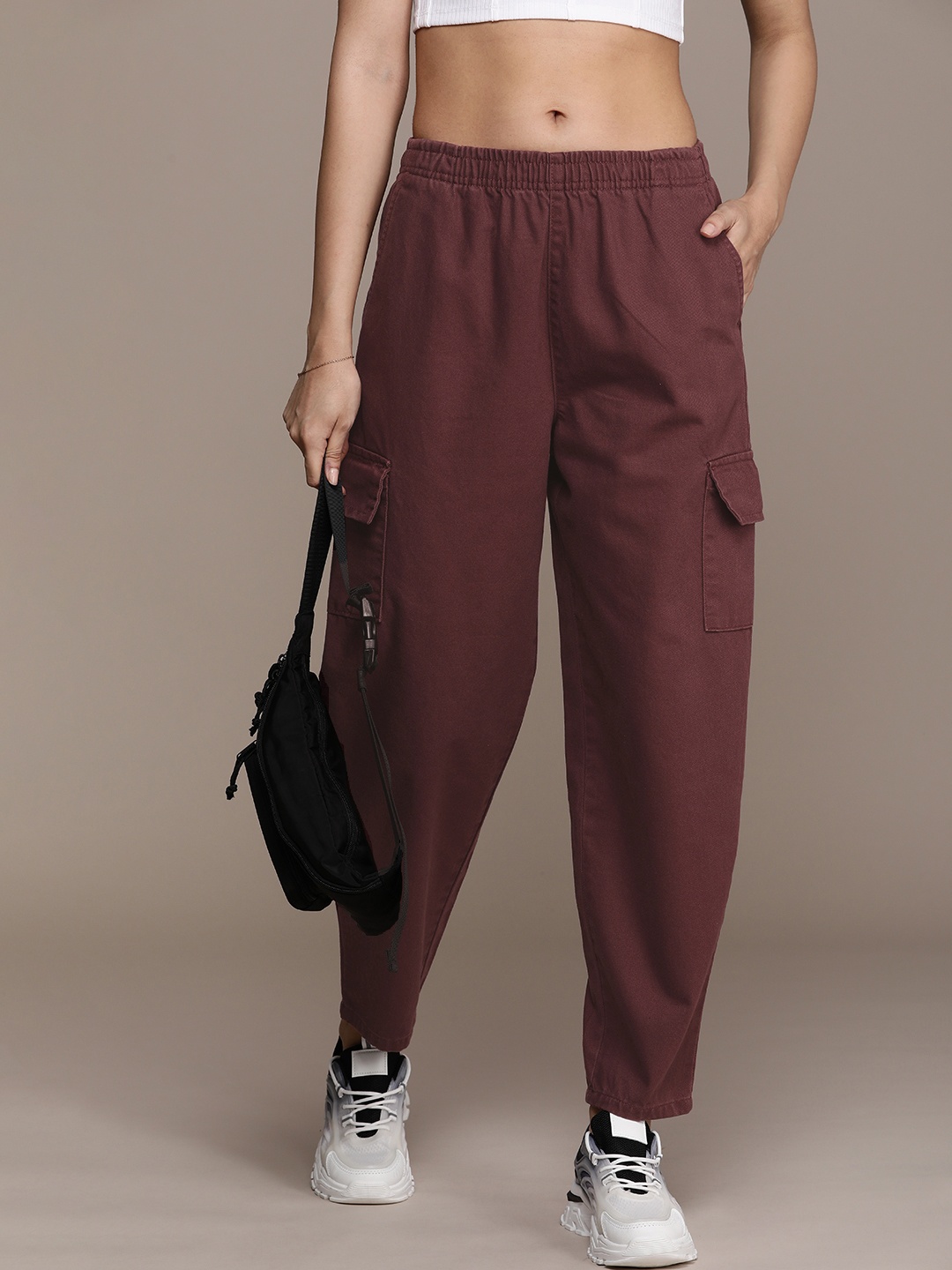

The Roadster Life Co. Women Pure Cotton Pleated Mid-Rise Trousers, Brown