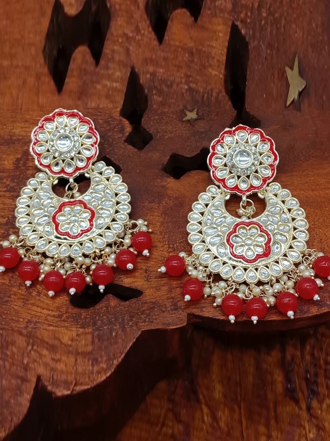 

AASHISH IMITATION Gold-Plated Crescent Shaped Kundan Studded Chandbalis