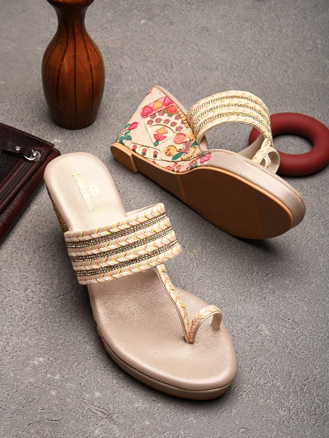 

pelle albero Embellished One Toe Wedge Heels, Gold