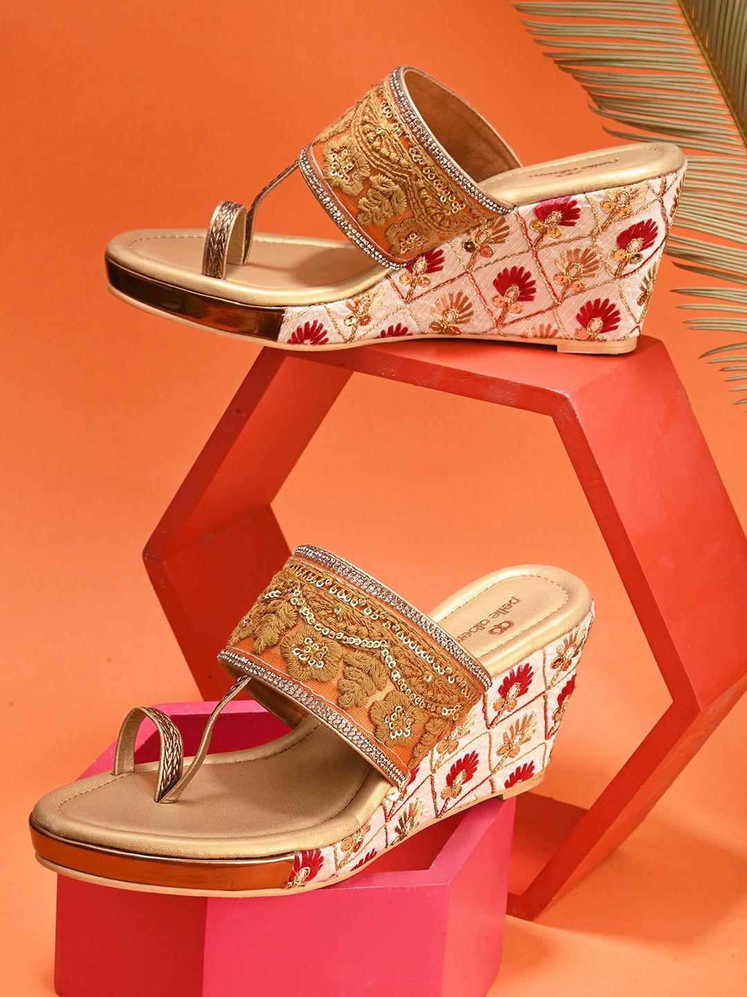 

pelle albero Embroidered One Toe Wedge Heels, Bronze