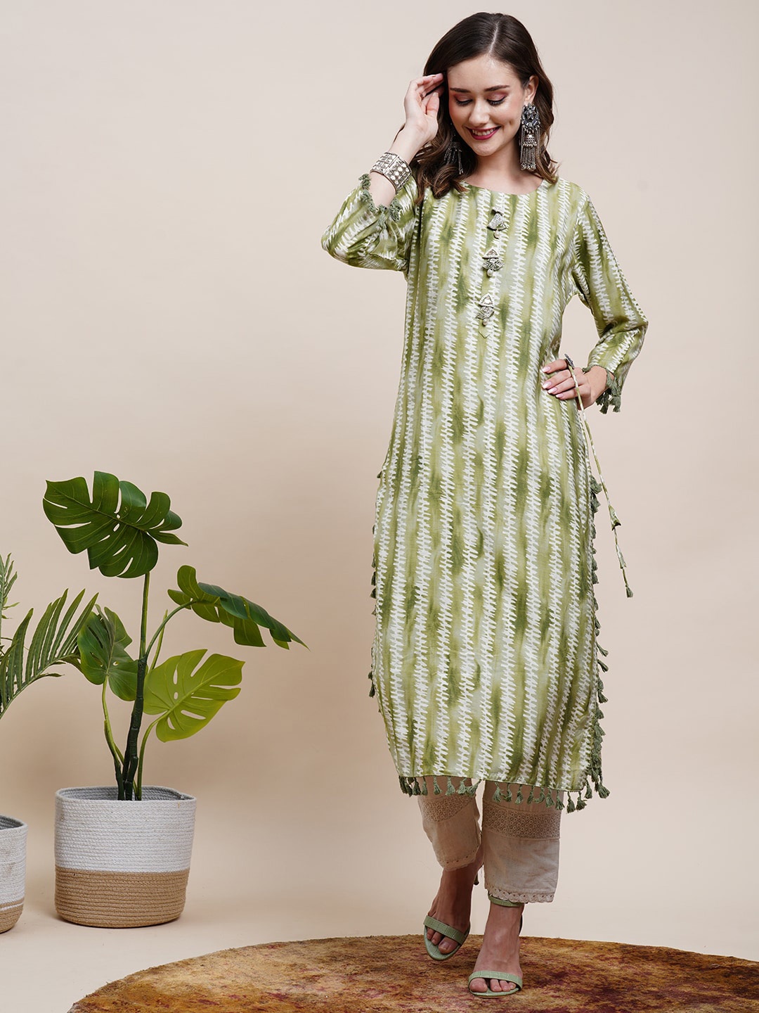 

FASHOR Green Abstract Printed Mirror Work Straight Kurta