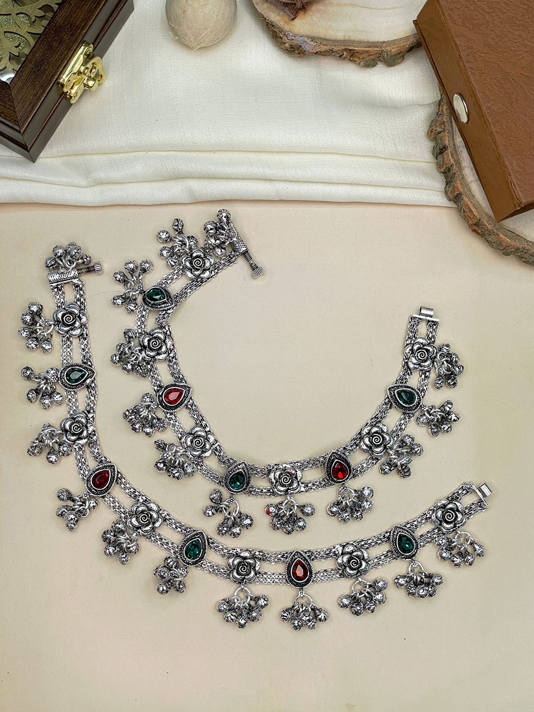 

ABDESIGNS Silver-Plated Stone Studded Oxidised Anklet