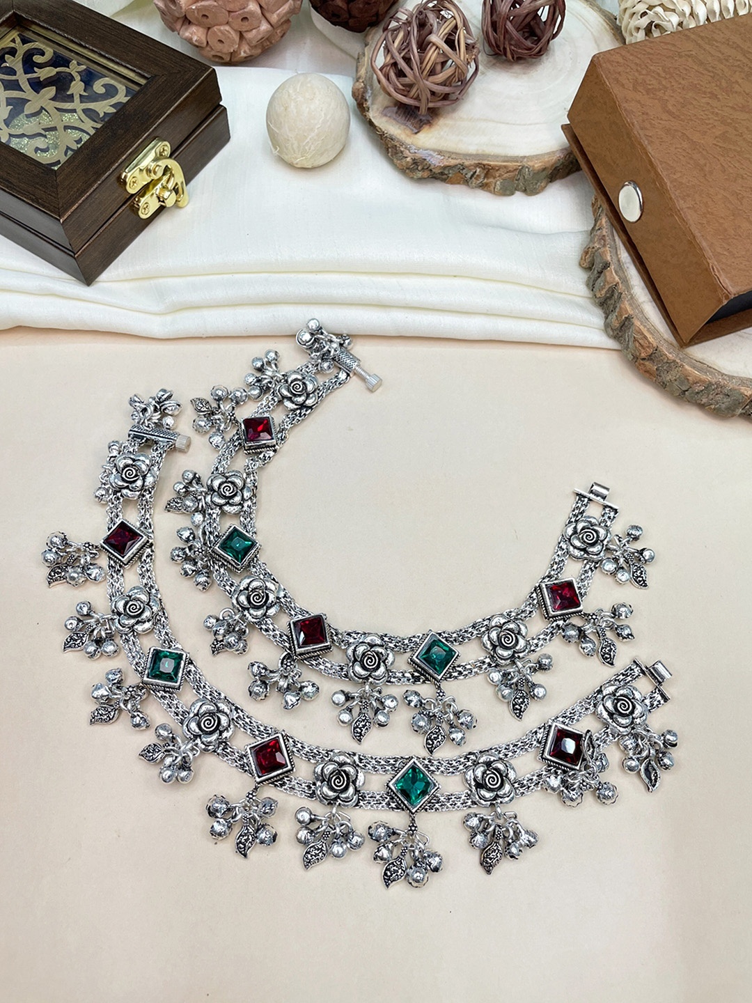 

ABDESIGNS Silver-Plated Stone Studded Oxidized Anklet