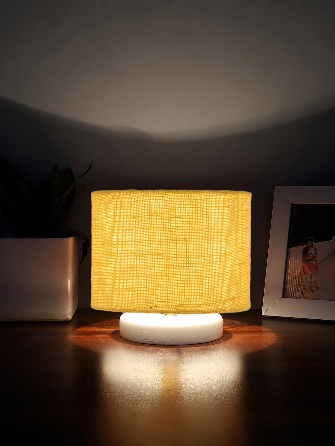

Devansh Yellow & White Textured Jute Table Lamp With Wooden Base