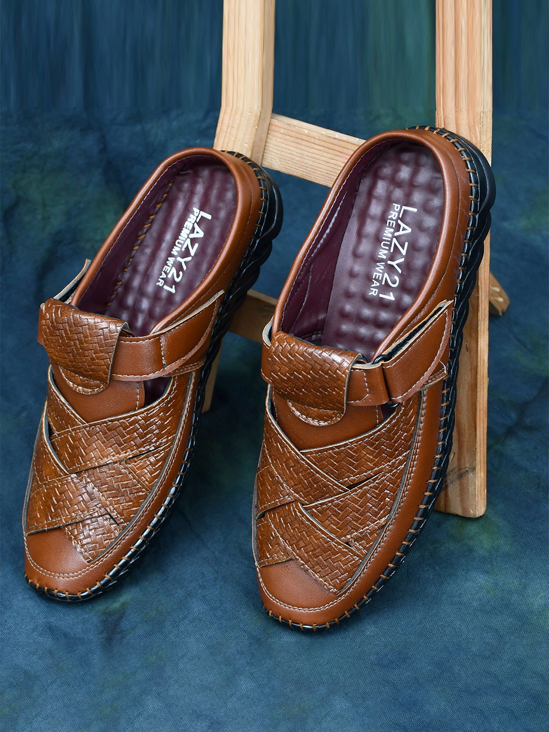 

FOXYFOOT Men Textured Shoe-Style Sandals, Brown