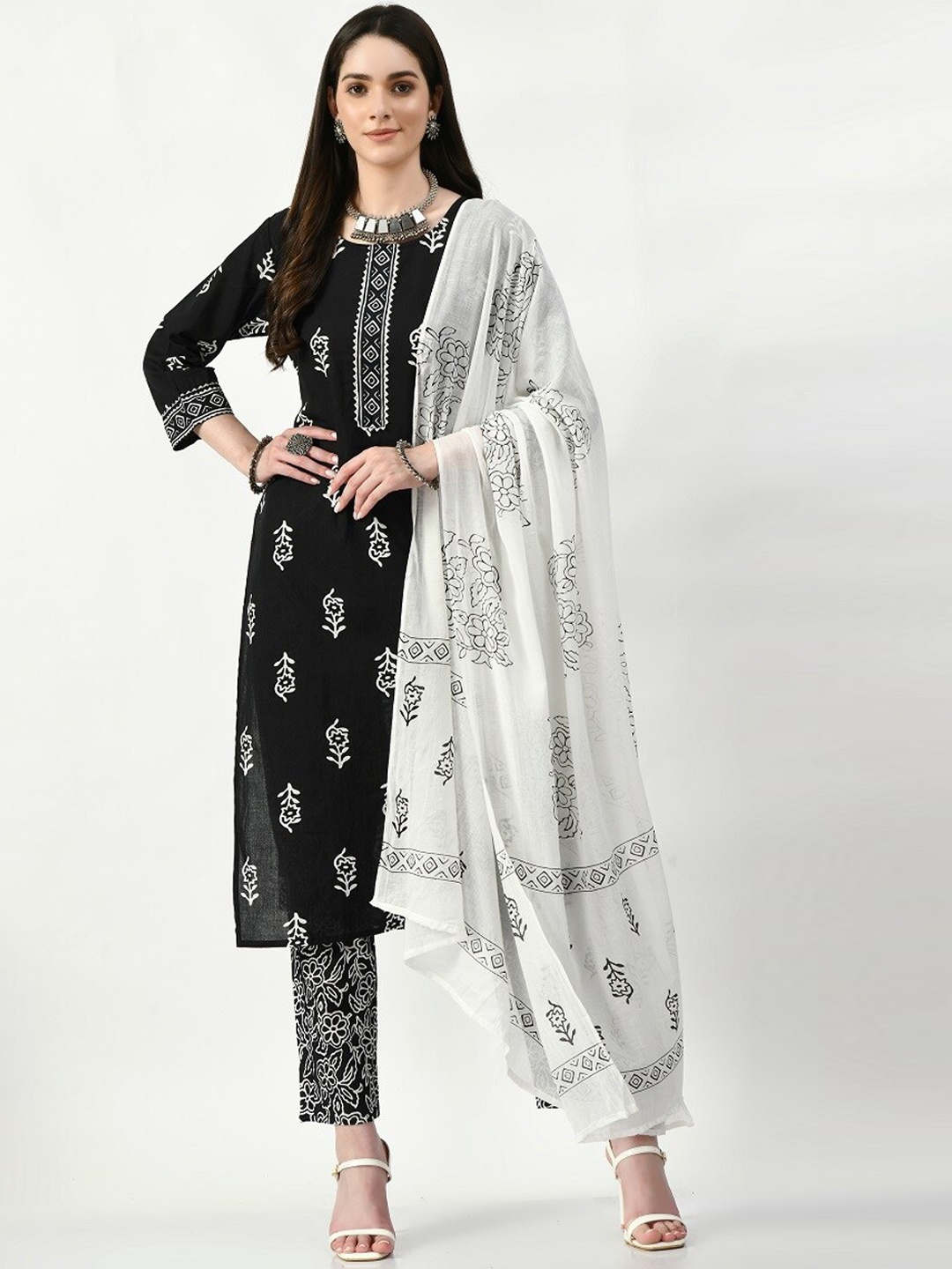 

MAFE Ethnic Motifs Printed Pure Cotton Kurta & Trousers with Dupatta, Black