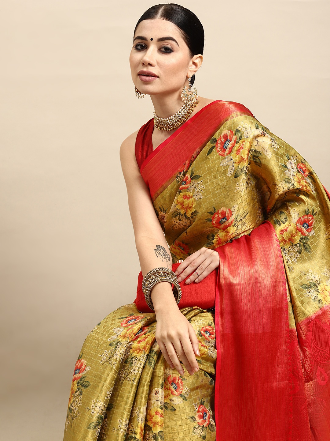 

Silk Land Floral Printed & Checked Art Silk Kanjeevaram Saree with Tasselled Detail, Gold