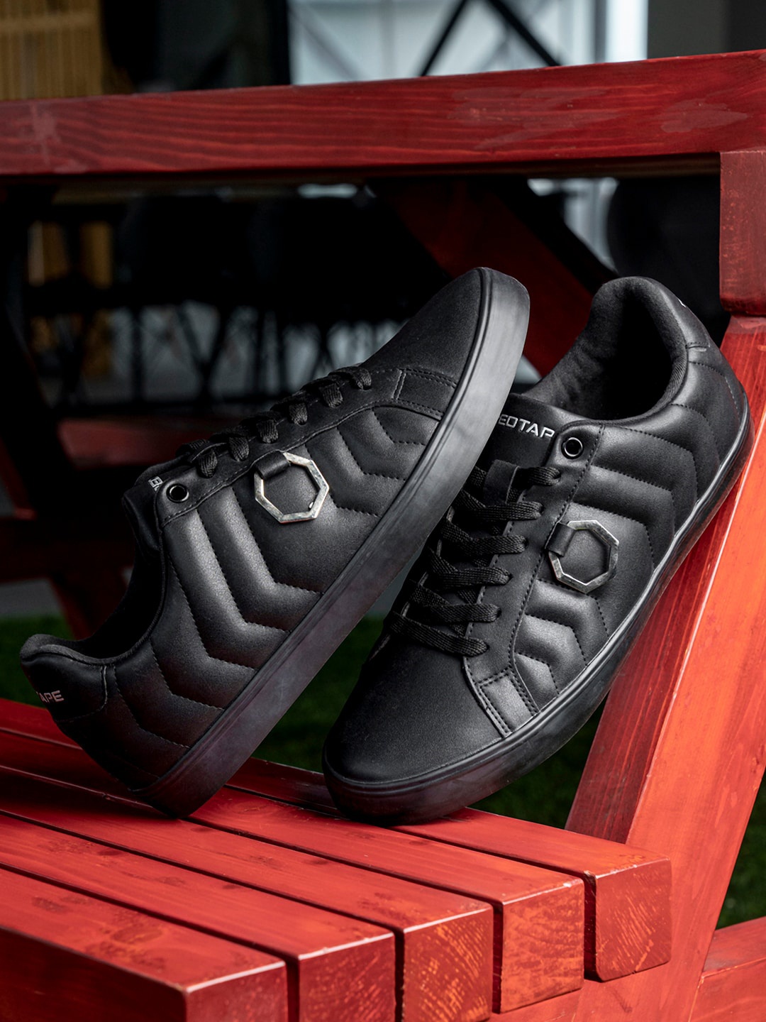 

Red Tape Men Textured Lace-Up Sneakers, Black