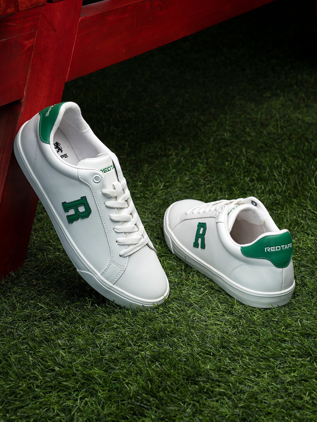 

Red Tape Men Colourblocked Basics Sneakers, White
