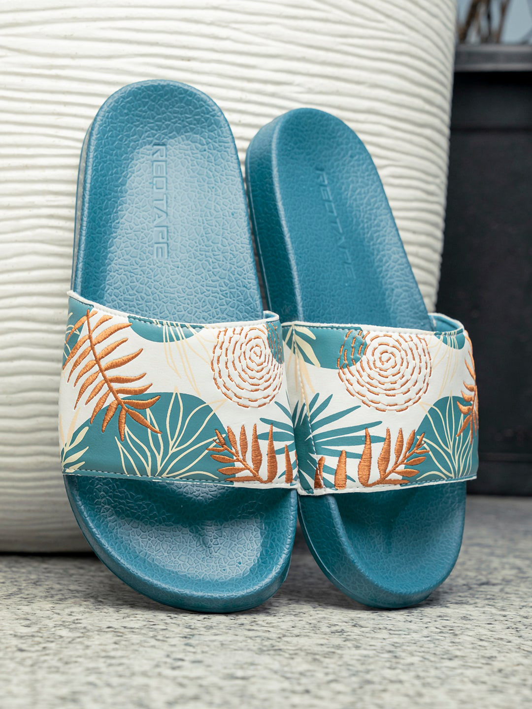 

Red Tape Women Printed Rubber Sliders, Navy blue