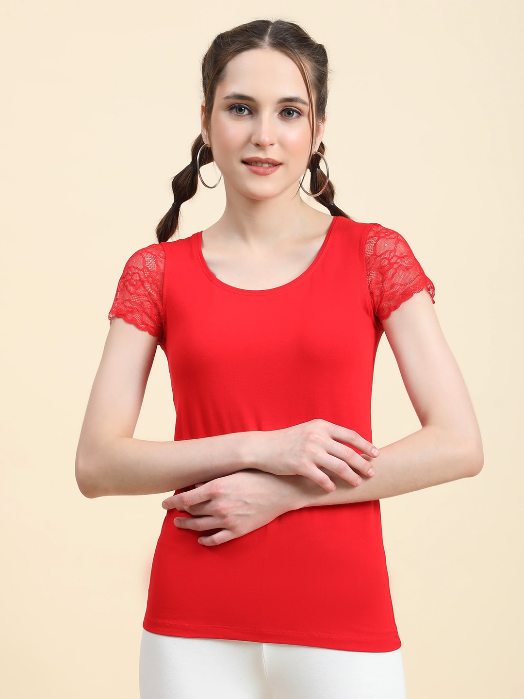 

Outflits Fitted Lace Top, Red