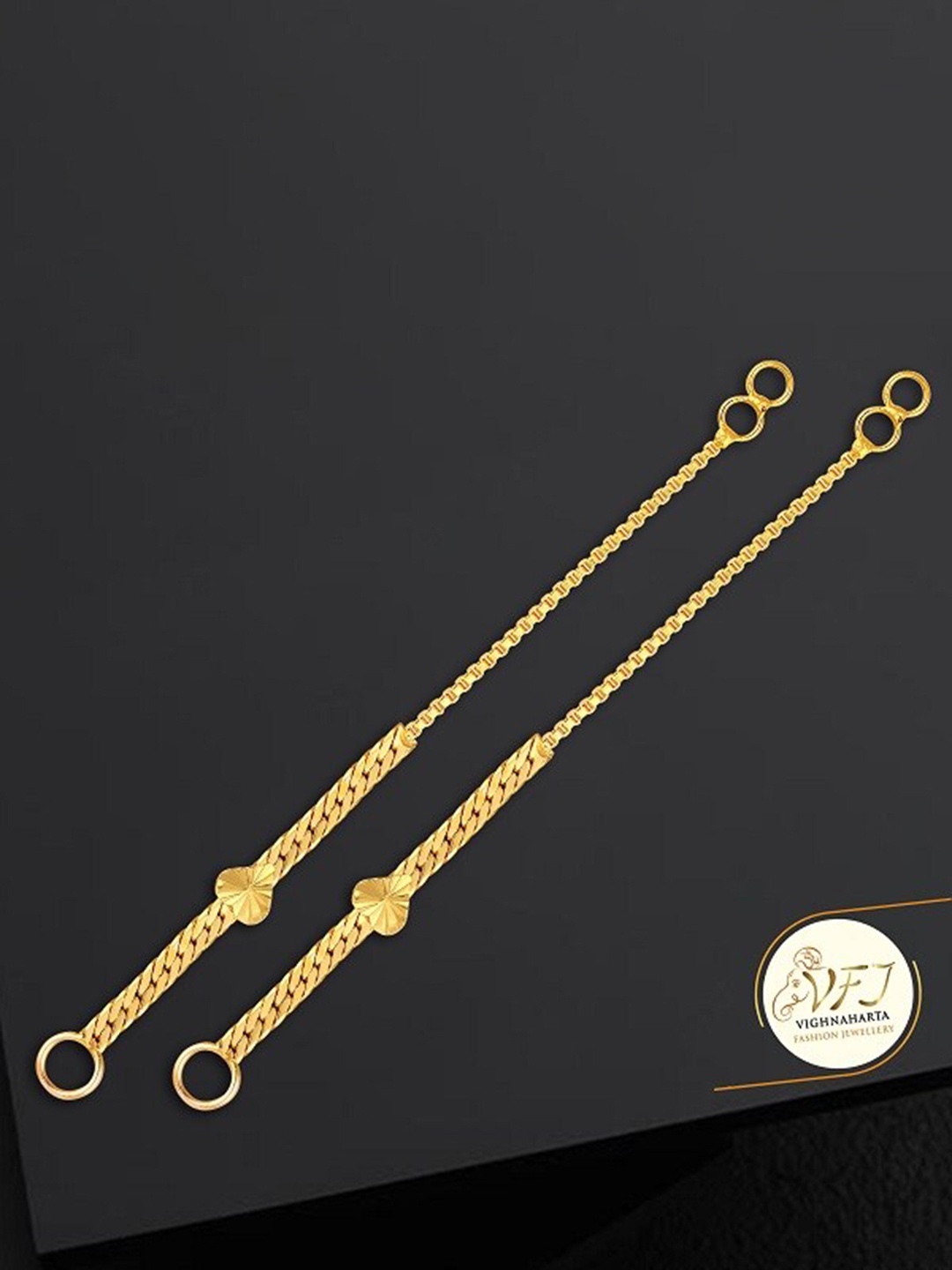 

Vighnaharta Set of 2 Gold-Plated Floral Ear Cuff Earrings