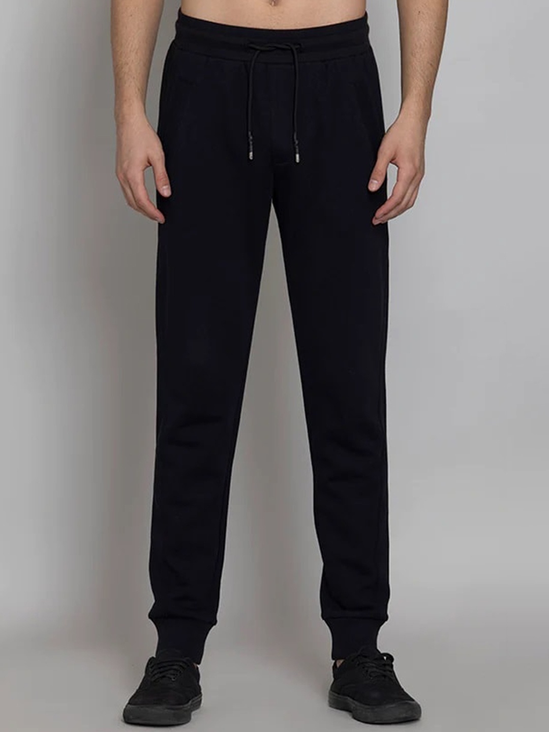 

Muvazo Men Mid-Rise Joggers, Black