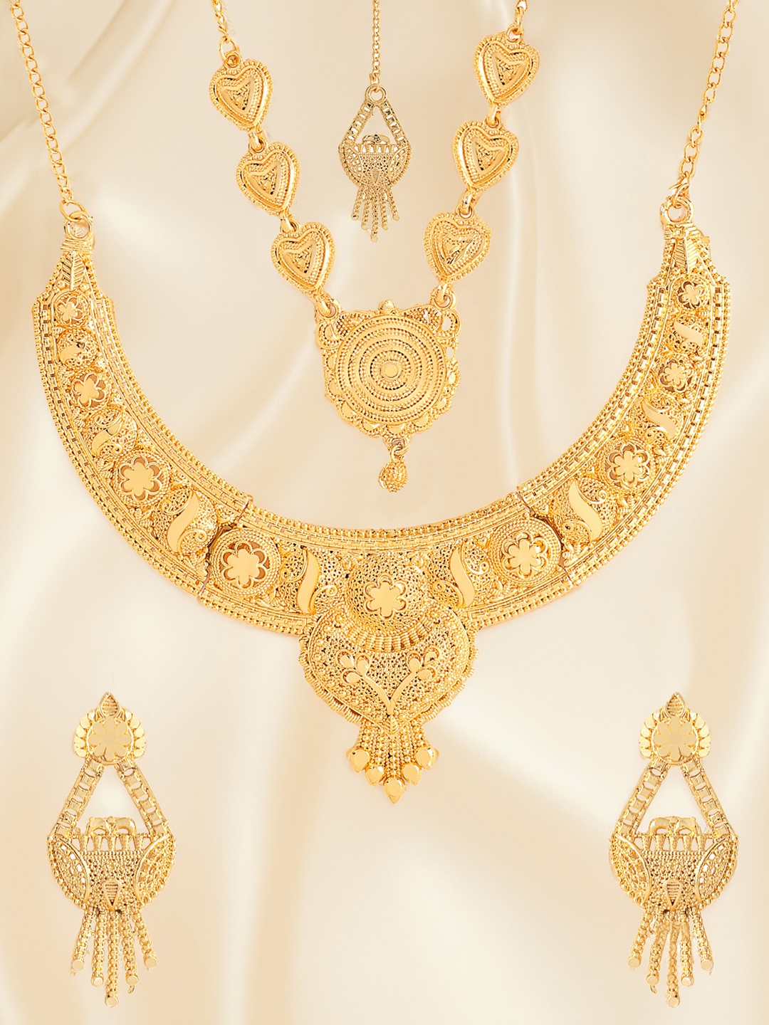 

Yellow Chimes Gold-Plated Traditional Jewellery Set With Maangtikka