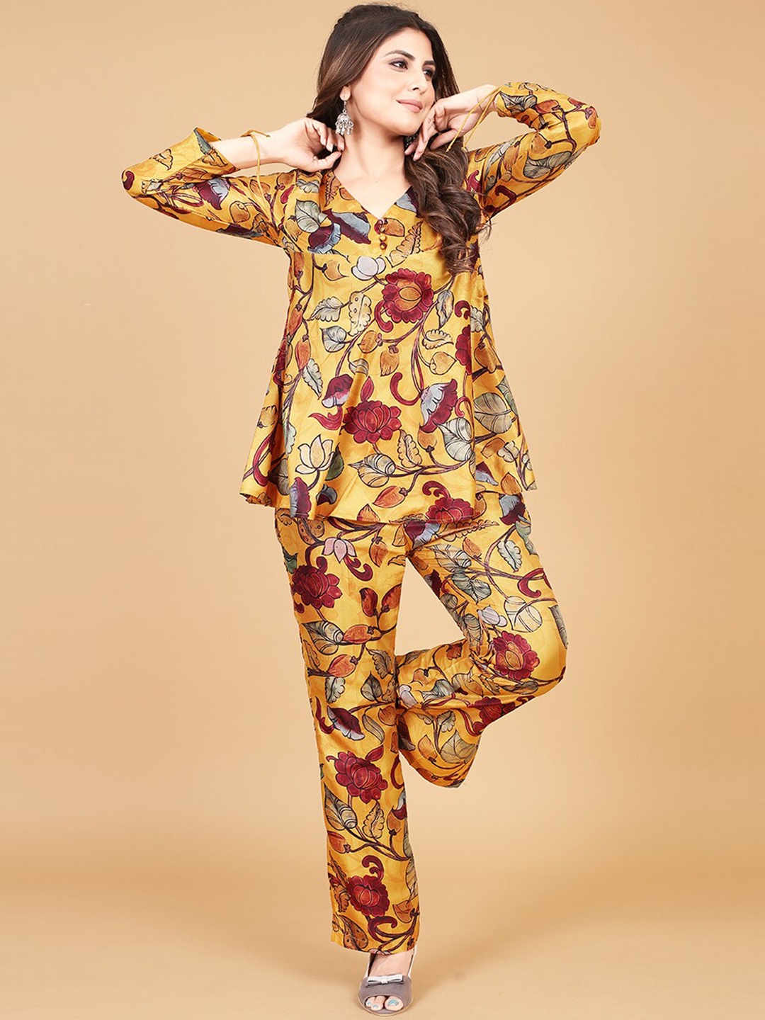 

Tasarika Printed V-Neck Top & Trousers, Yellow