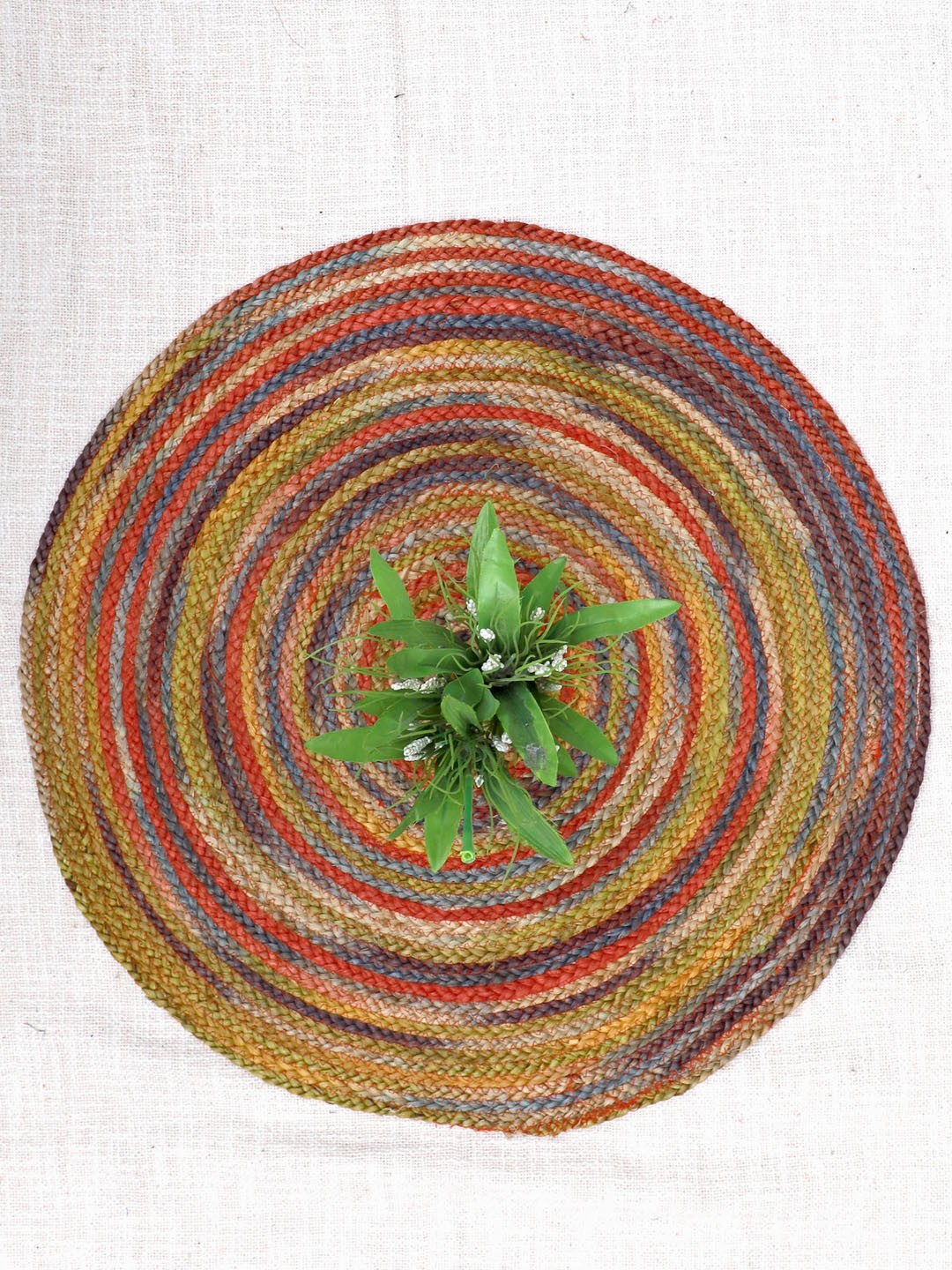 

Art Avenue Brown Round Jute Rug, Red