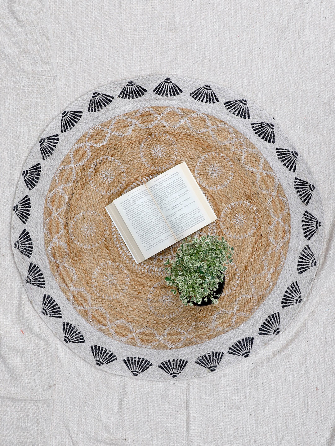 

Art Avenue BROAD Brown Round Jute Rug