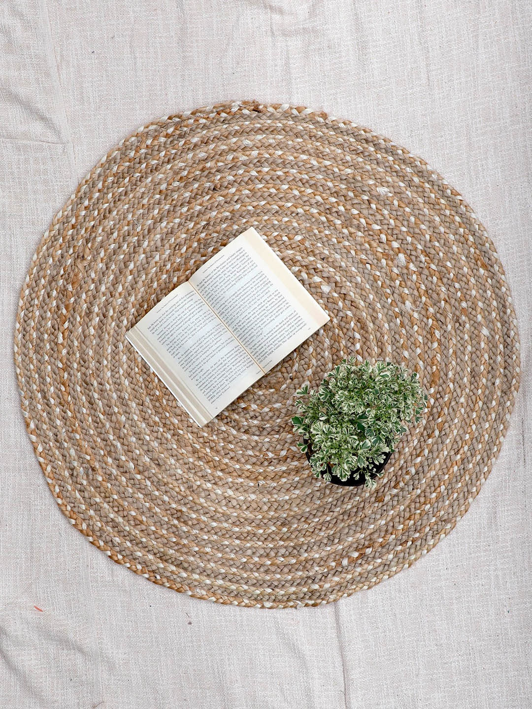 

Art Avenue LEARN Brown Round Jute Rug