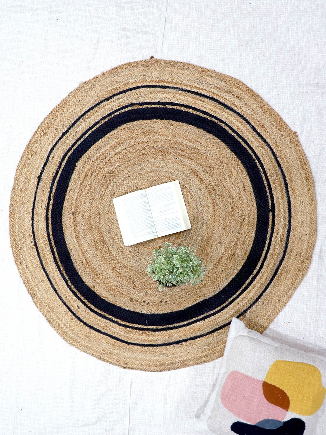 

Art Avenue Inert Brown & Black Round Jute Rug