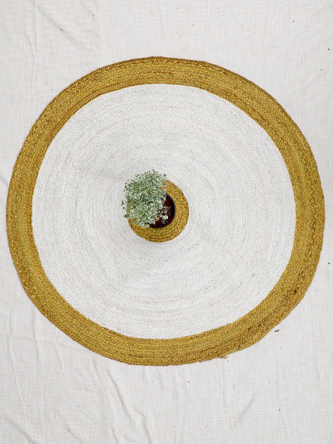 

Art Avenue Innermost White & Olive Green Round Jute Rug