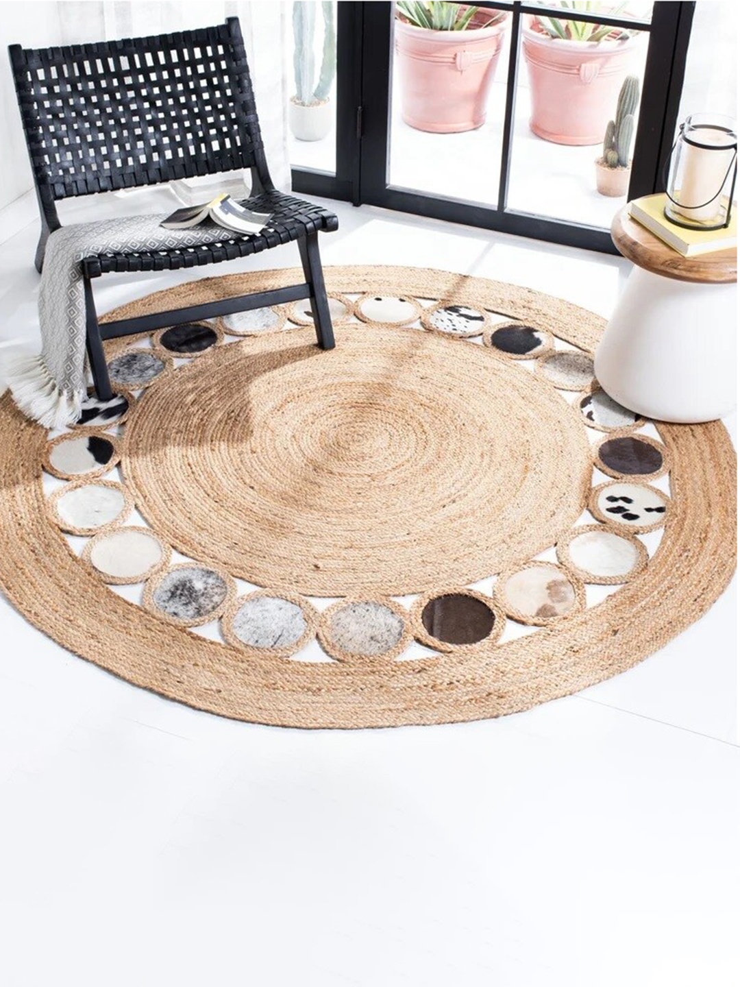 

Art Avenue Beige & White Braided Round Jute Rug