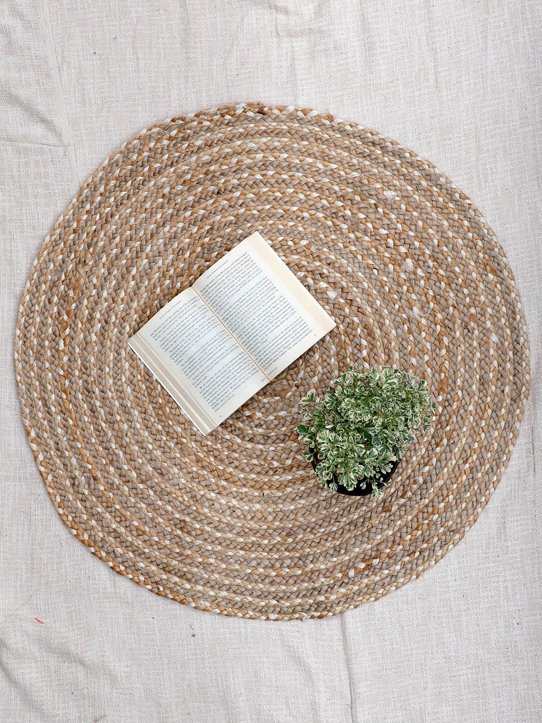 

Art Avenue Learn Beige Braided Round Jute Rug, Brown