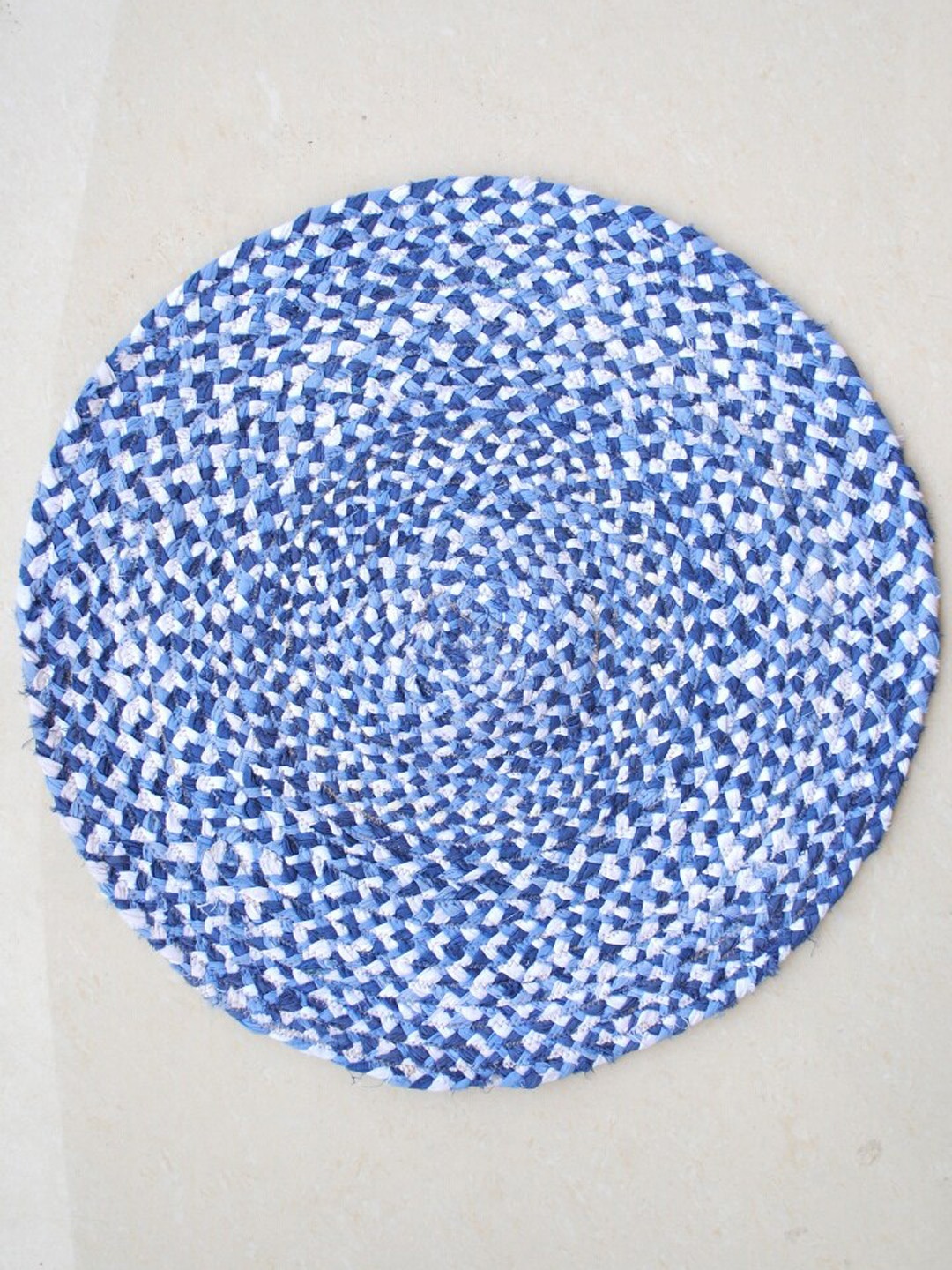 

Art Avenue Linaria Blue & White Braided Round Jute Rug