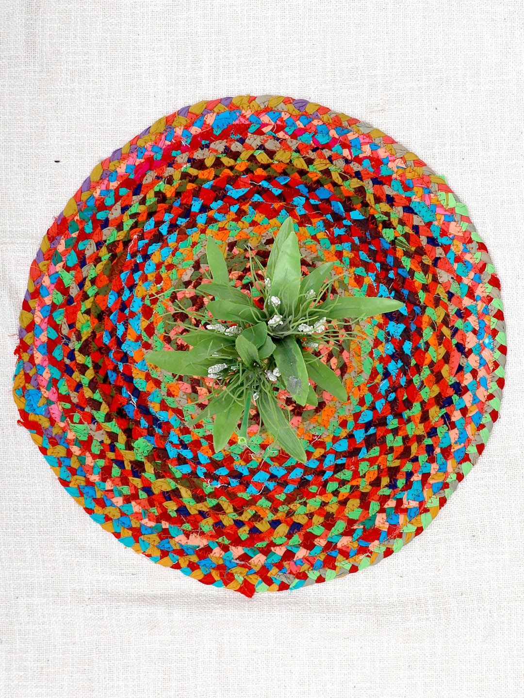 

Art Avenue Flat Green & Red Braided Round Jute Rug