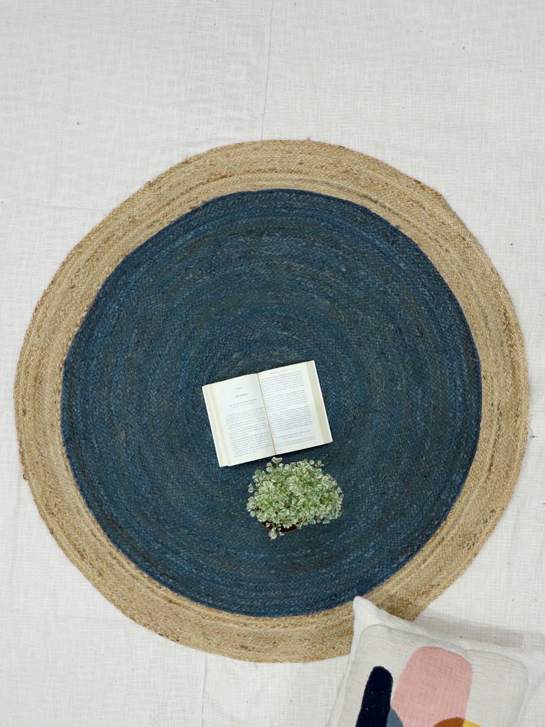 

Art Avenue Big Beige & Teal Braided Round Jute Rug