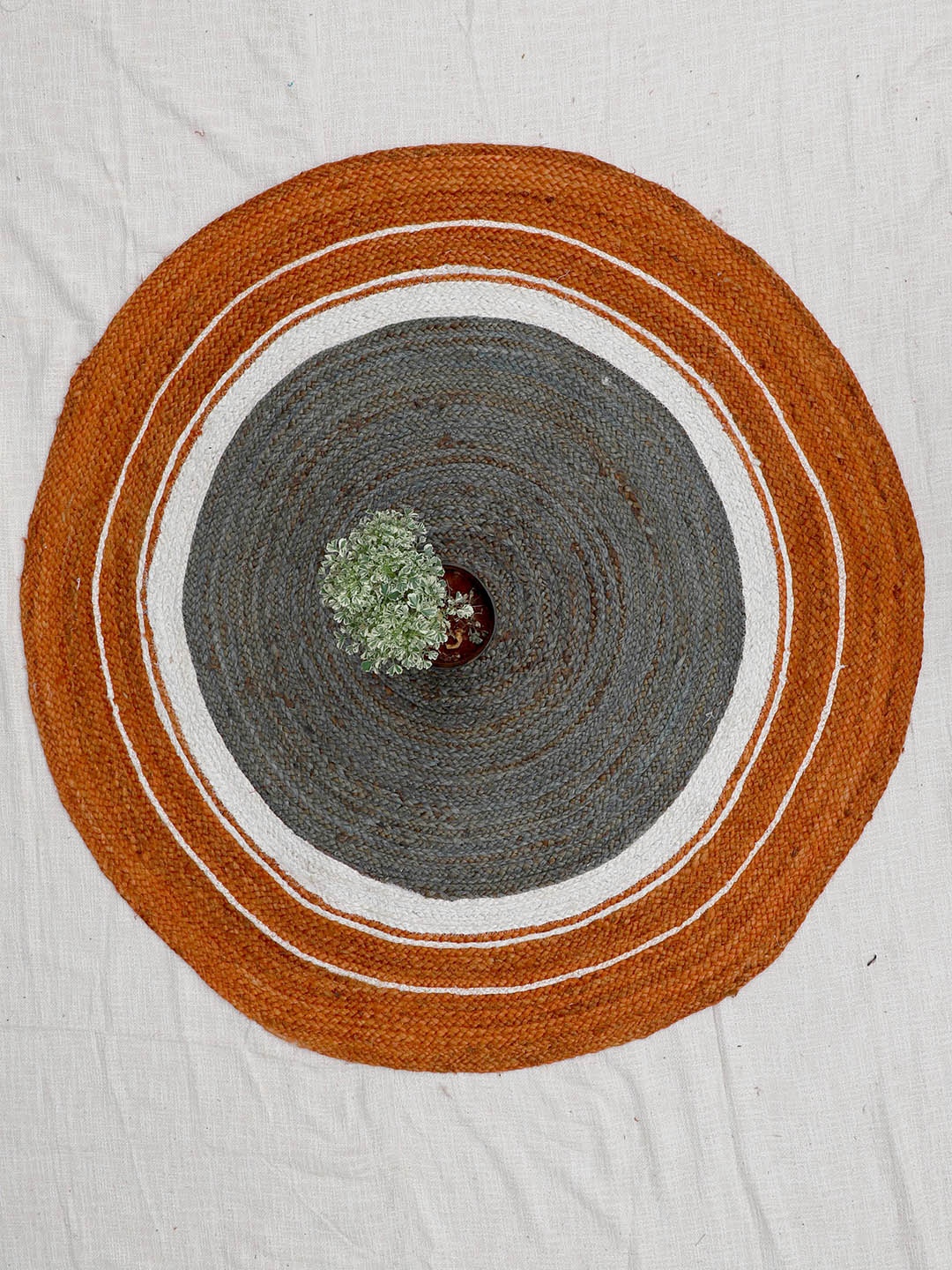 

Art Avenue Grade Orange & White Braided Round Jute Rug