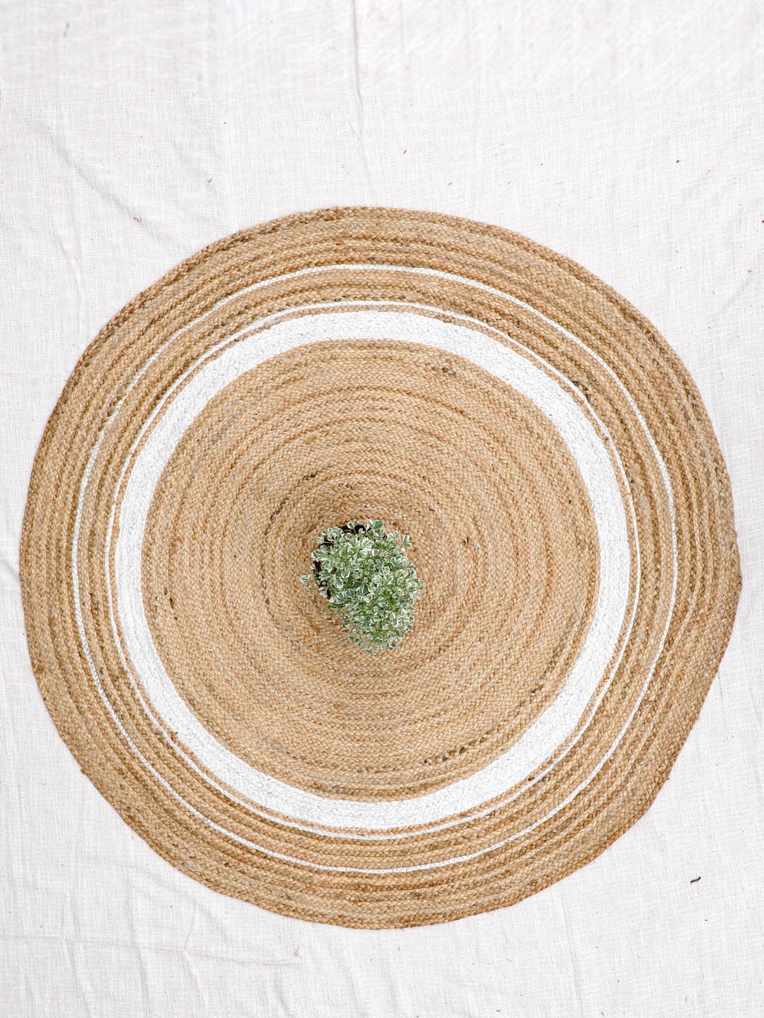 

Art Avenue In Beige & Red Braided Round Jute Rug, Tan