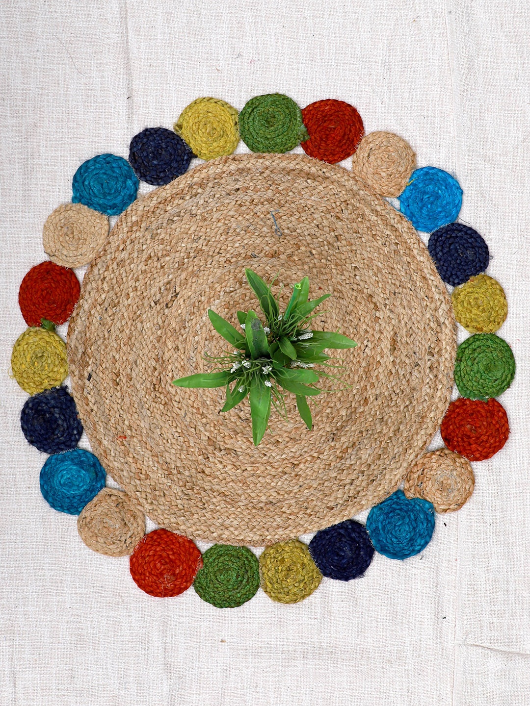 

Art Avenue Duster Beige & Red Braided Round Jute Rug