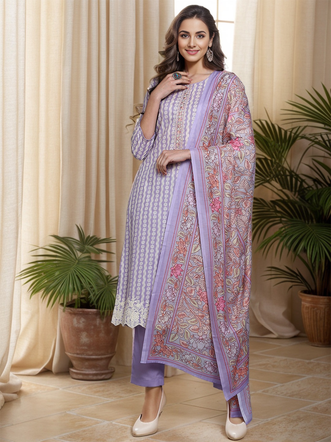 

AHIKA Lavender Geometric Printed Kurta & Trousers With Dupatta