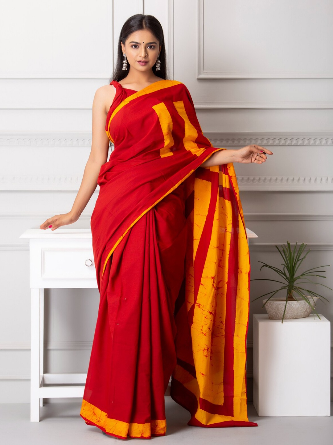 

BUTA BUTI Colourblocked Pure Cotton Saree With Blouse Piece, Red