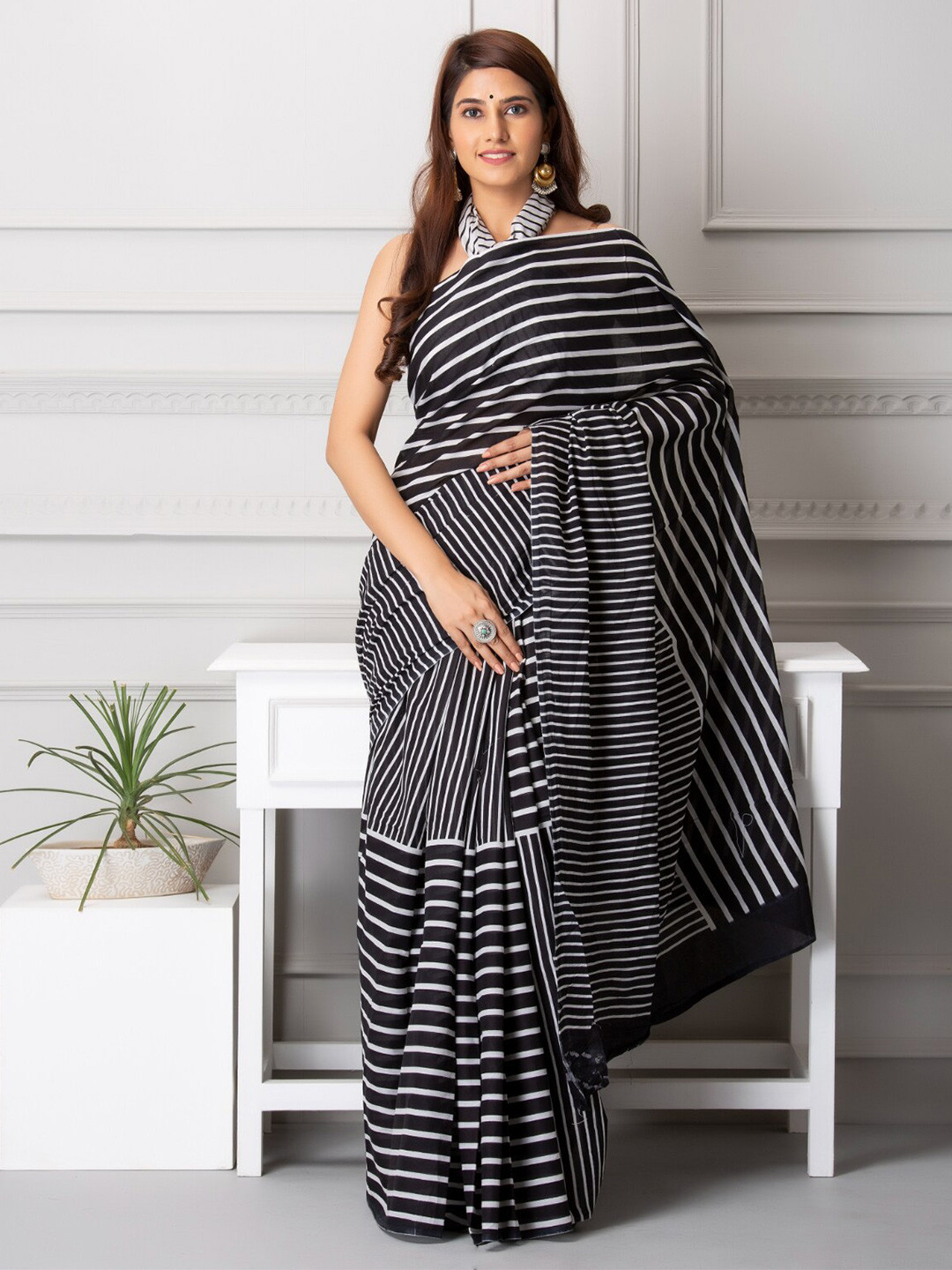 

BUTA BUTI Striped Pure Cotton Saree, Black