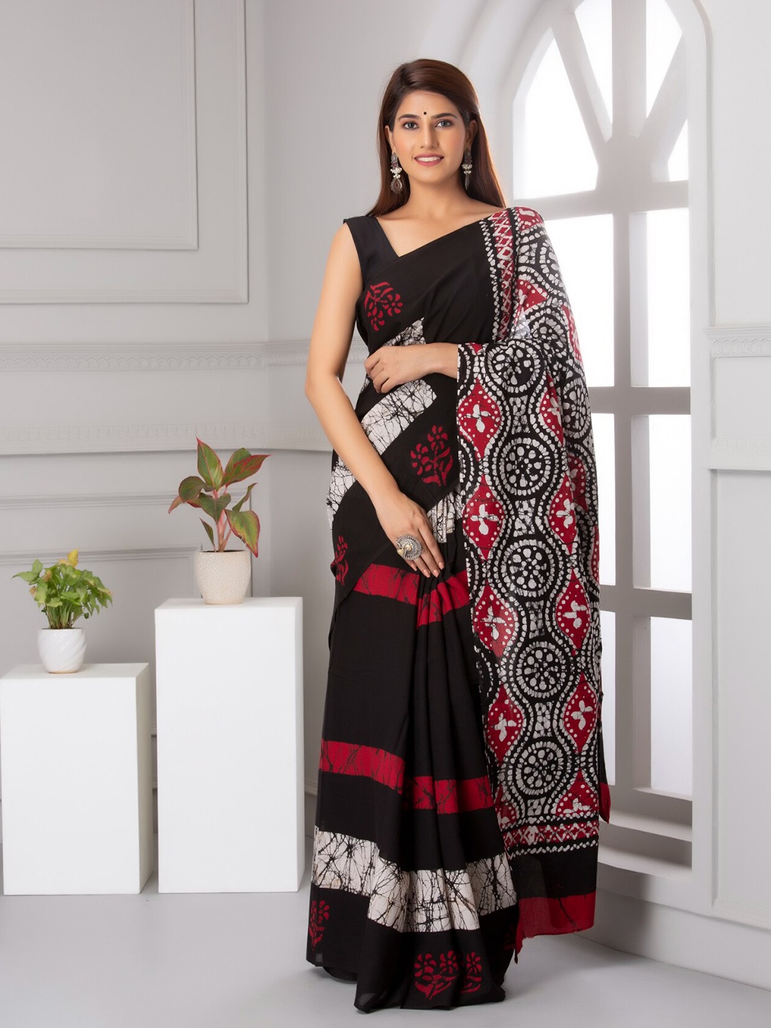 

BUTA BUTI Ethnic Motifs Printed Pure Cotton Saree, Black
