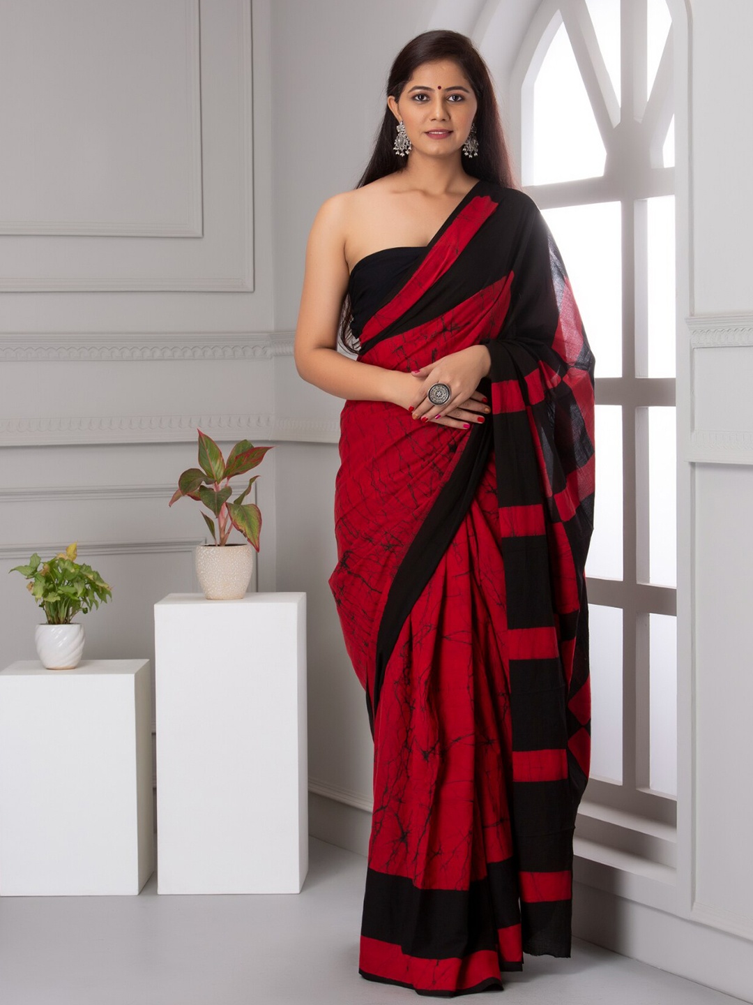 

BUTA BUTI Geometric Printed Pure Cotton Saree, Red