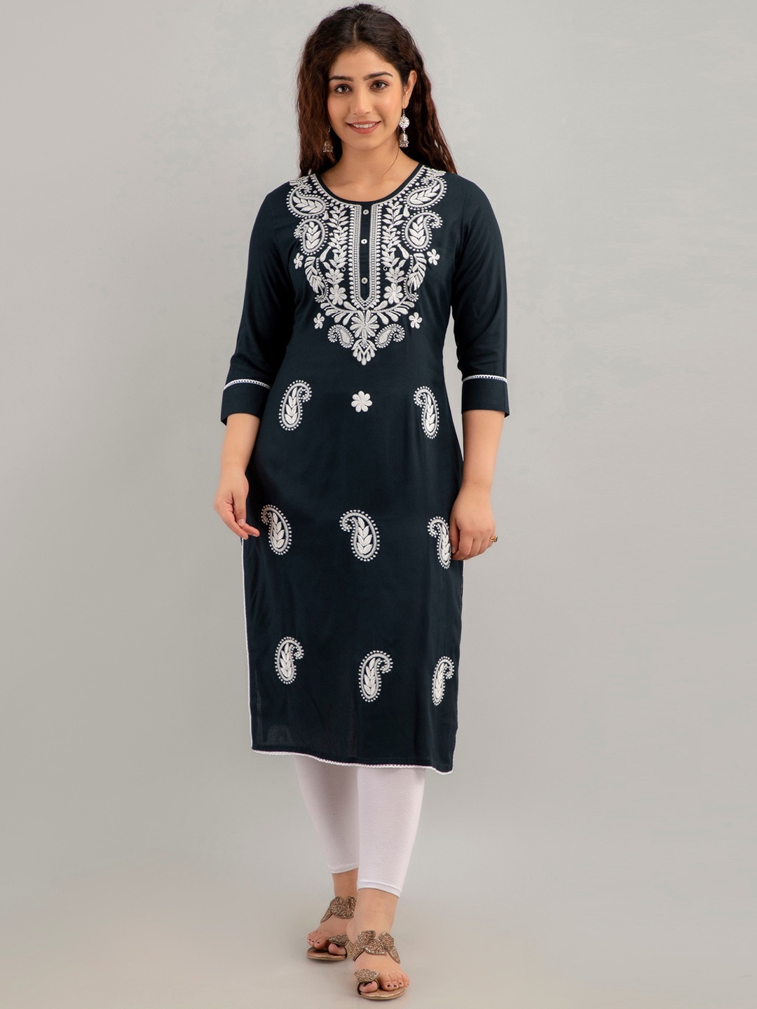 

ADORRO Ethnic Motifs Thread Work Yoke Design Straight Kurta, Green