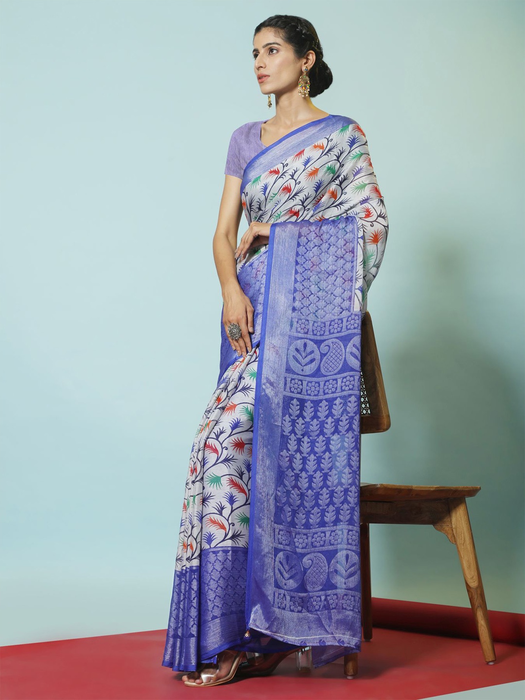 

Phenav Floral Printed Zari Brasso Patola Saree, White
