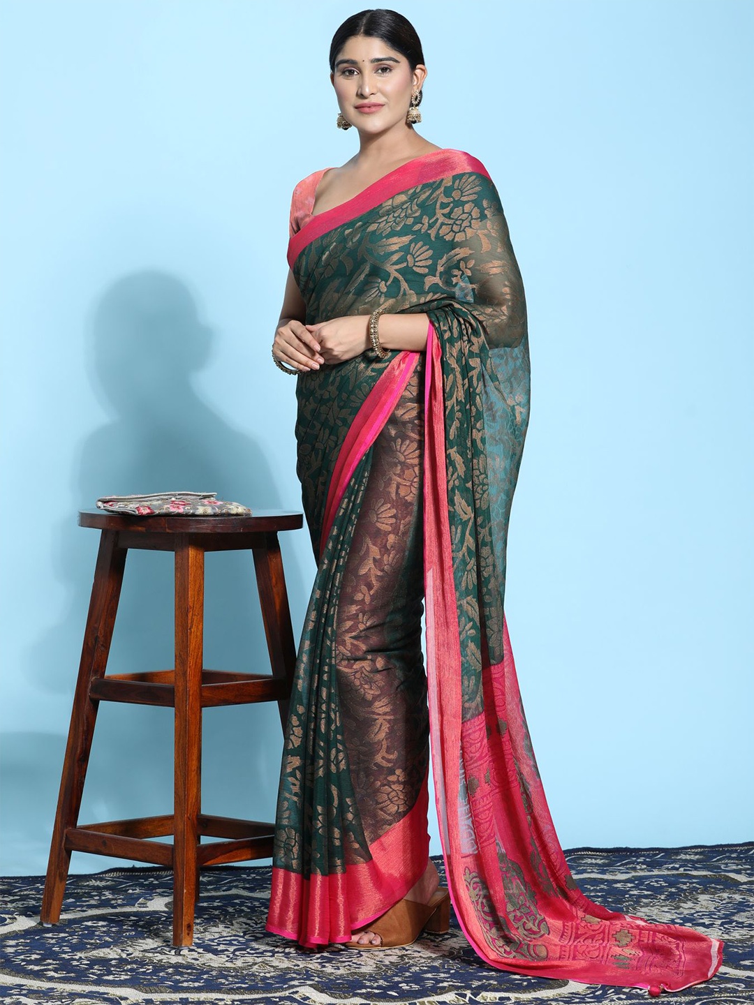

Phenav Ethnic Motifs Printed Zari Saree, Green