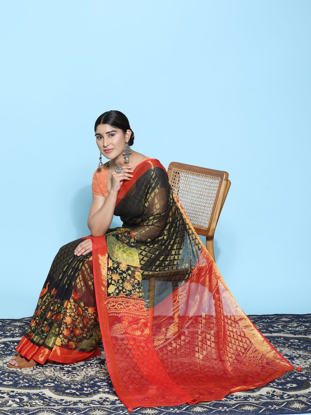 

Phenav Floral Zari Brasso Patola Saree, Black